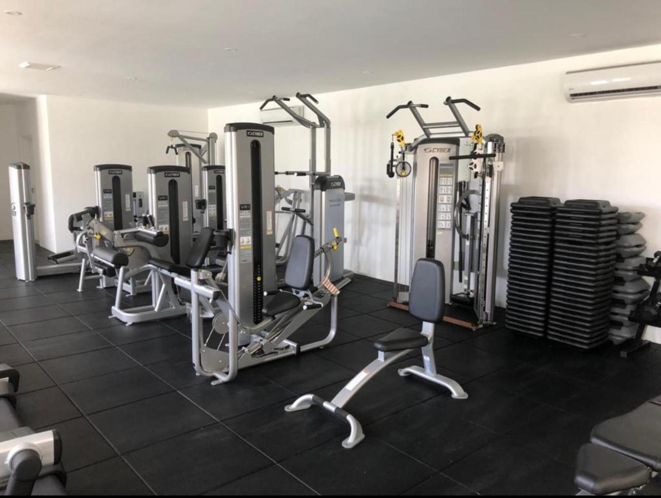 Westmoreland Hills - Mount Standfast - St James - Full Gym Membership سانت جيمس المظهر الخارجي الصورة